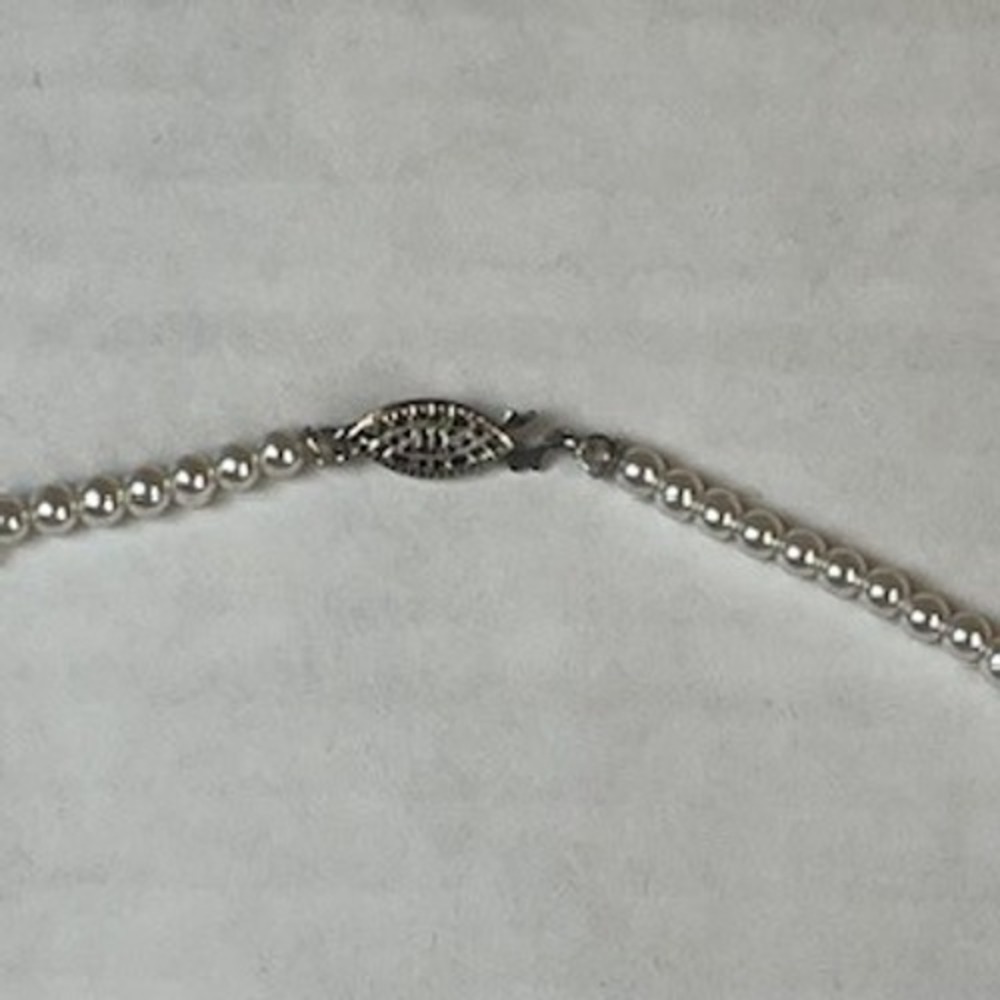 Vintage Graduated Faux Pearl Necklace Cream White Filigree Clasp 17 Inch Wedding - Picture 2 of 5